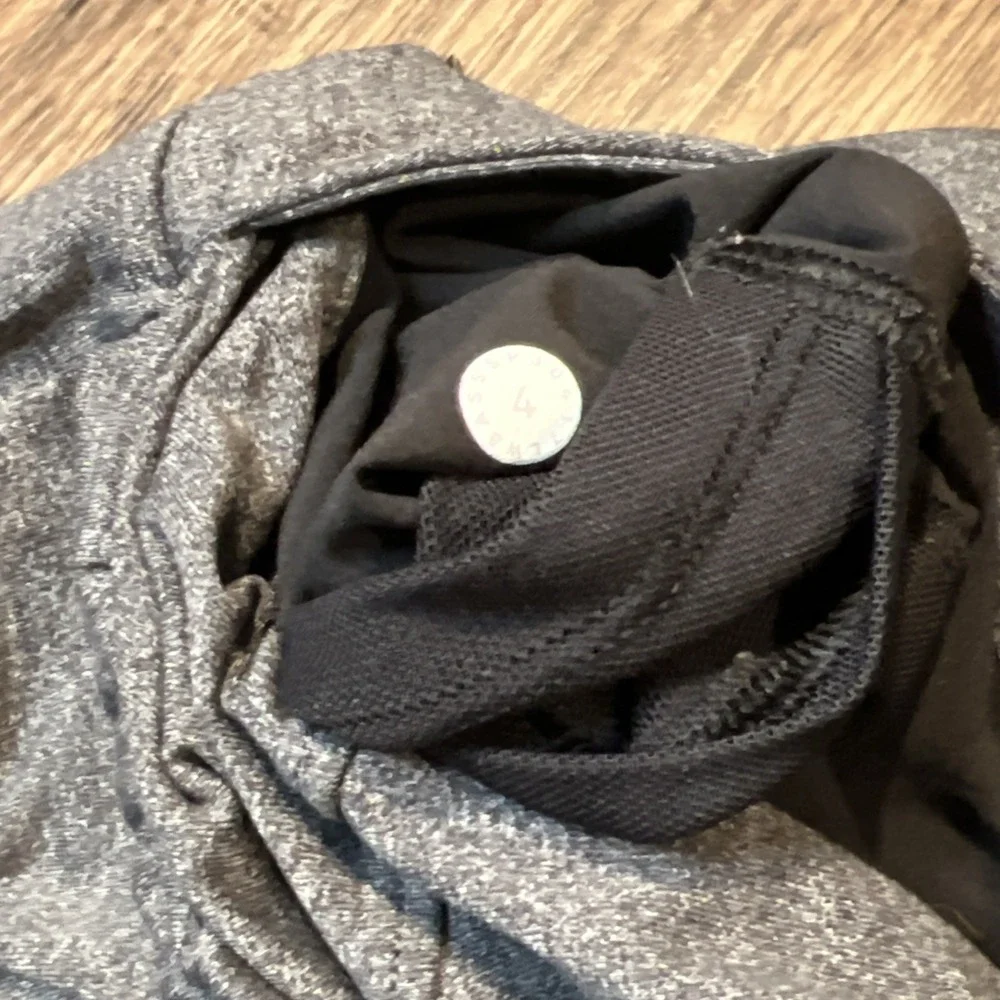 Lululemon women's on the fly pant in size 4 Color Gray